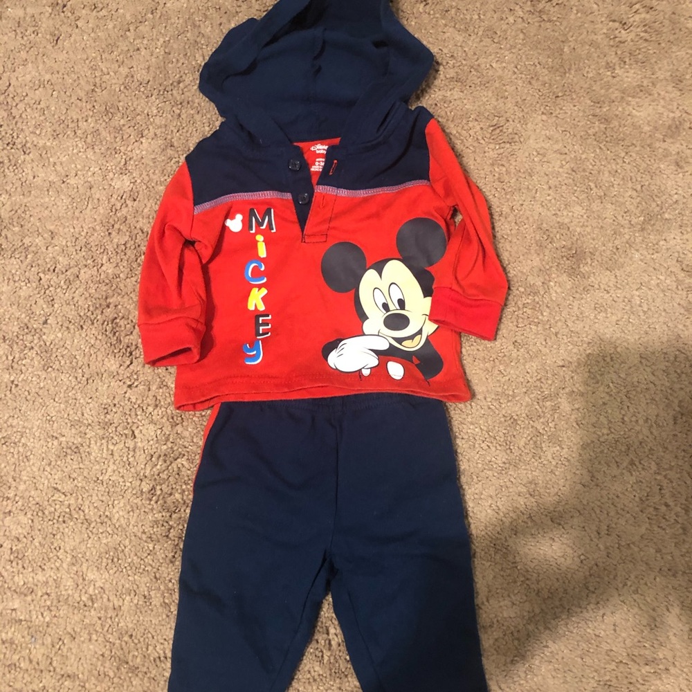 Mickey matching outfit size 0-3 months.